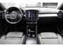 Volvo XC40 1.5 T4 Plug-in hybrid Plus Dark | Facelift | Panoramadak | Harman Kardon audio | Elektrische stoelverstelling | Stoel- en stuurverwarming | Cruise control | Navigatie | Apple Carplay / Android Auto | Climate control | LED koplampen |