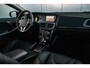 Volvo V40 Cross Country T3 152pk Geartronic Polar+ Luxury | Trekhaak | Panormadak | Parkeerverwarming | Donker glas | Park Asisst V+A | DAB+ | Volvo on Call app | Leder | Verw.stoelen