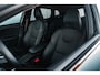 Volvo V40 Cross Country T3 152pk Geartronic Polar+ Luxury | Trekhaak | Panormadak | Parkeerverwarming | Donker glas | Park Asisst V+A | DAB+ | Volvo on Call app | Leder | Verw.stoelen