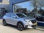 Peugeot 2008 1.2 Turbo 130 PK Allure Pack | 1e Eigenaarsauto met slechts 35.500 KM | Hoge Zitpositie | Navigatie | Climate Control | Keyless Entry | Draadloze Telefoonlader | Digitaal Dashboard | Camera | Parkeersensoren V+A | LED Verlichting | 17" Lichtmetalen Velgen |
