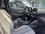 Peugeot 2008 1.2 Turbo 130 PK Allure Pack | 1e Eigenaarsauto met slechts 35.500 KM | Hoge Zitpositie | Navigatie | Climate Control | Keyless Entry | Draadloze Telefoonlader | Digitaal Dashboard | Camera | Parkeersensoren V+A | LED Verlichting | 17" Lichtmetalen Velgen |