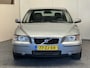 Volvo S60 2.4 DRIVERS EDITION NAVIGATIE CRUISE CONTROL CLIMATE CONTROL STOELVERWARMING AFNEEMBARE TREKHAAK 17" LICHTMETALEN VELGEN ZEER MOOI !! Brgl