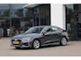 Audi A3 Limousine 30 TFSI S edition 110PK / 81kW DSG, Panoramadak, verwarmbare voorstoelen, S-Line in- en exterieur, trekhaak, Apple Carplay & Android Auto, half lederen bekleding, LED verlichting met dynamische richtingaanwijzers, digital cockpit pro, navigatie, keyless go & entry, elektrisch verstel- en verwarmbare buitenspiegels, adaptieve cruise control (acc), airco, draadloze telefoonlader