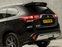 Mitsubishi Outlander 2.4 PHEV Deluxe 225Pk Automaat (APPLE CARPLAY, CLIMATE, CAMERA, TREKHAAK, STOELVERWARMING, SPORTSTOELEN, KEYLESS, CRUISE, XENON, NIEUWSTAAT)