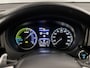 Mitsubishi Outlander 2.4 PHEV Deluxe 225Pk Automaat (APPLE CARPLAY, CLIMATE, CAMERA, TREKHAAK, STOELVERWARMING, SPORTSTOELEN, KEYLESS, CRUISE, XENON, NIEUWSTAAT)