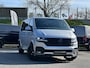 Volkswagen Transporter 2.0 TDI 150pk | DSG | Lang | Bulli | Blackline | LED | Navi | Apple Carplay | Trekhaak | Camera | 2 comfortstoelen | ex btw