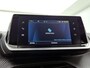 Peugeot e-208 EV Style 50 kWh 136pk | Navigatie | Climate Control | Cruise Control | Parkeersensoren v+a | Stoelverwarming | Draadloze Apple Carplay / Android Auto | DAB+ radio | Led koplampen | Elektrisch inklapbare spiegels | Armsteun | Donker getint glas | 16" lichtmetalen velgen |