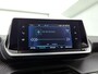 Peugeot e-208 EV Style 50 kWh 136pk | Navigatie | Climate Control | Cruise Control | Parkeersensoren v+a | Stoelverwarming | Draadloze Apple Carplay / Android Auto | DAB+ radio | Led koplampen | Elektrisch inklapbare spiegels | Armsteun | Donker getint glas | 16" lichtmetalen velgen |