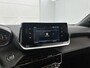 Peugeot e-2008 SUV EV Allure 50 kWh 136pk | Lage kilometerstand! | Navigatie | Achteruitrijcamera | Stoelverwarming | Climate Control | Cruise Control | Parkeersensoren | Keyless | Armsteun | Bluetooth | Apple CarPlay / Android Auto | DAB+ radio | Donker getint glas | 17" lichtmetalen velgen |