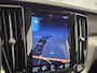 Volvo V60 2.0 B3 Momentum | Cruise Control | Trekhaak | Stoel-/Stuur-/Voorruitverwarming | Lederen Bekleding | Parkeercamera | Apple CarPlay & Android Auto |