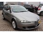 Alfa Romeo 147 1.6 T.Spark Progression APK t/m 15-04-2027, Airco, Cruise control, Elektrische ramen, Radio cd speler