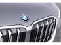 BMW iX1 xDrive30 Launch Edition 67 kWh *SOH 99%* PANORAMADAK | Head-Up | Frozen Pure Grey Metallic ! .