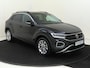 Volkswagen T-Roc 1.0 TSI Life | Parkeerassistent | Keyless | Adaptieve cruise control | CarPlay | Achteruitrijcamera | Airco | Elektrisch inklapbare buitenspiegels |