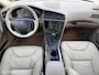 Volvo XC70 2.5 T Momentum AUTOMAAT / LEER / XENON