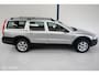 Volvo XC70 2.5 T Momentum AUTOMAAT / LEER / XENON