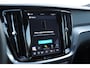 Volvo V60 T6 350PK Automaat AWD Plus Dark / Adaptive cruise control / Elektrische stoelen / Harman Kardon audio / Trekhaak / Pilot assist / BLIS / Stoel en stuur verwarming / Elektrische achterklep / Parkeersensoren met 360 camera / Google infotainment