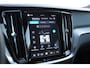 Volvo V60 T6 350PK Automaat AWD Plus Dark / Adaptive cruise control / Elektrische stoelen / Harman Kardon audio / Trekhaak / Pilot assist / BLIS / Stoel en stuur verwarming / Elektrische achterklep / Parkeersensoren met 360 camera / Google infotainment