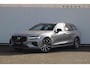 Volvo V60 T6 350PK Automaat AWD Plus Dark / Adaptive cruise control / Elektrische stoelen / Harman Kardon audio / Trekhaak / Pilot assist / BLIS / Stoel en stuur verwarming / Elektrische achterklep / Parkeersensoren met 360 camera / Google infotainment