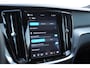 Volvo V60 T6 350PK Automaat AWD Plus Dark / Adaptive cruise control / Elektrische stoelen / Harman Kardon audio / Trekhaak / Pilot assist / BLIS / Stoel en stuur verwarming / Elektrische achterklep / Parkeersensoren met 360 camera / Google infotainment