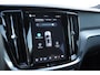 Volvo V60 T6 350PK Automaat AWD Plus Dark / Adaptive cruise control / Elektrische stoelen / Harman Kardon audio / Trekhaak / Pilot assist / BLIS / Stoel en stuur verwarming / Elektrische achterklep / Parkeersensoren met 360 camera / Google infotainment