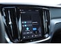 Volvo V60 T6 350PK Automaat AWD Plus Dark / Adaptive cruise control / Elektrische stoelen / Harman Kardon audio / Trekhaak / Pilot assist / BLIS / Stoel en stuur verwarming / Elektrische achterklep / Parkeersensoren met 360 camera / Google infotainment
