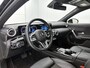 Mercedes-Benz A-klasse 180 Premium Plus Ledkoplampen | Apple CarPlay | Achteruitrijcamera | Spiegelpakket | Keyless-Go | Sfeerverlichting. Inclusief 24 maanden Mercedes-Benz Certified garantie voor Europa.