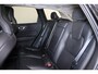 Volvo XC60 T8 Recharge AWD Plus Dark - Panorama/schuifdak - IntelliSafe Assist - Harman/Kardon audio - Adaptieve LED koplampen - Parkeercamera achter - Verwarmde voorstoelen, stuur & achterbank - Parkeersensoren voor & achter - Elektr. bedienb. voorstoelen met geheugen - Draadloze tel. lader - Standkachel - Extra getint glas - Elektr. inklapbare trekhaak - 19' LMV