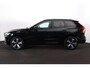 Volvo XC60 T8 Recharge AWD Plus Dark - Panorama/schuifdak - IntelliSafe Assist - Harman/Kardon audio - Adaptieve LED koplampen - Parkeercamera achter - Verwarmde voorstoelen, stuur & achterbank - Parkeersensoren voor & achter - Elektr. bedienb. voorstoelen met geheugen - Draadloze tel. lader - Standkachel - Extra getint glas - Elektr. inklapbare trekhaak - 19' LMV