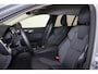 Volvo V60 T6 Recharge AWD Core Bright - IntelliSafe Assist & Surround - 360º Camera - Harman/Kardon audio - Adaptieve LED koplampen - Verwarmde voorstoelen, stuur & achterbank - Parkeersensoren voor & achter - Extra getint glas - 18' LMV
