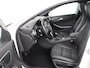Mercedes-Benz A-klasse 180 Urban Night | Panoramadak | Stoelverwarming | Camera | Bi-Xenon | Sportstoelen | Half leder | Navigatie | Bluetooth | Dodehoek detectie | Half leder | Cruise control | Airco