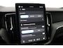 Volvo XC60 T6 Plug-in hybrid Ultra Black Edition | Trekhaak | Panoramadak | Head-Up | 360 Camera | Stoel+Stuurverwarming | 21 Inch