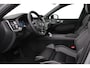 Volvo XC60 T6 Plug-in hybrid Ultra Black Edition | Trekhaak | Panoramadak | Head-Up | 360 Camera | Stoel+Stuurverwarming | 21 Inch
