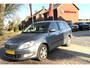 Skoda Fabia Combi 1.2 TSI Benzine Ambition 86 Pk 4 Cilinder. * Airco * Trekhaak * Cruise Control * Vingerhoets; Vierde Generatie Eersteklas Service. Al meer dan 100 jaar een begrip in de Brabantse Kempen,