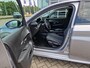 Peugeot 208 1.2 Hybrid 100 e-DCS6 Allure | WINTERSALE | Navigatie | Camera achter | Stoelverwarming |