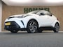 Toyota C-HR 2.0 Hybrid Bi-Tone - ORIGINEEL NEDERLANDSE AUTO - AFKOMSTIG VAN 1E EIGENAAR - 18 INCH LICHT METALEN VELGEN MET MICHELIN BANDEN - PARKEERASSISTENT - JBL AUDIO - DODEHOEK DETECTIE - PARKEERSENSOREN VOOR/ ACHTER - NAVIGATIE - STOELVERWARMING