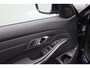 BMW 3-Serie Touring 320e 2023 | Connected Services | Carplay | DAB Radio | Stuurverwarming | Adaptive Cruise Control | Boekjes | Keyless 2 Sleutels | Elektrische Trekhaak & Achterklep | Navigatie | Stuurwiel Bediening