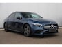 Mercedes-Benz A-klasse 180 Business Solution AMG Night Pakket Automaat Panoramadak Sfeerverlichting Widescreen Achteruitrijcamera