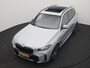 BMW X5 xDrive50e M Sport PRO Plug In Hybrid 490pk Dealer O.H. PHEV | Trekhaak Af Fabriek | Luchtvering | Panodak Skylounge | Adaptive Cruise | 360 Camera | Harman / Kardon | Merino Lederen Sportstoelen Memory & Verwarmd | Bekerhouders Verwarmd & Gekoeld | Stuur Verwarmd | Sfeerverlichting | Keyless | Blis | Navigatie | DAB |