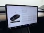 Tesla Model 3 Long Range AWD 75kWh Facelift Warmtepomp Trekhaak SOH 88% Wrap AutoPilot Leder Panoramadak Adaptive-Cruise Camera's Elektr.-Stuur+Stoelen+Spiegels+Geheugen+Easy-Entry+Verwarmde stoelen Park assistent Pdc WIFI Lane-Assist Privacy Glas Navi LED DAB Voorverwarmen interieur Keyless One-Pedal-Drive 4WD 1.000KG Trekgewicht Origineel Nederlandse Auto Fabrieksgarantie op Accu en Motor tot 26-11-2029/192.00km