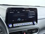 Hyundai Kona Electric EV 64kWh SOH 100% Trekhaak Warmtepomp Navi Camera Ecc Adap.Cruise Head-Up Display Apple Carplay/Android Auto Pdc Fashion Keyless Lane Assist Dodehoek Detector FCA Privacy Glas Regensensor Bluetooth 1e Eigenaar Origineel Nederlandse Auto