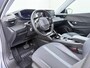 Peugeot e-2008 EV Allure Première 50kWh SOH 89% Navi* 360°Camera Ecc Apple Carplay Android Auto Cruise Control Stoelverwarming Pdc DAB+ Privacy Glas Lmv Led Keyless Complete EV