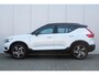 Volvo XC40 T3 AUT8 163PK R-Design | Panoramadak | Rondomzicht camera | Elektrisch verstelbare voorstoelen | Harman Kardon audio | Trekhaak semi elektrisch inklapbaar | 19" Lichtmetalen velgen | Stoel- & Stuurwielverwarming