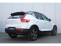 Volvo XC40 T3 AUT8 163PK R-Design | Panoramadak | Rondomzicht camera | Elektrisch verstelbare voorstoelen | Harman Kardon audio | Trekhaak semi elektrisch inklapbaar | 19" Lichtmetalen velgen | Stoel- & Stuurwielverwarming