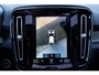 Volvo XC40 T3 AUT8 163PK R-Design | Panoramadak | Rondomzicht camera | Elektrisch verstelbare voorstoelen | Harman Kardon audio | Trekhaak semi elektrisch inklapbaar | 19" Lichtmetalen velgen | Stoel- & Stuurwielverwarming