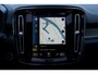 Volvo XC40 T3 AUT8 163PK R-Design | Panoramadak | Rondomzicht camera | Elektrisch verstelbare voorstoelen | Harman Kardon audio | Trekhaak semi elektrisch inklapbaar | 19" Lichtmetalen velgen | Stoel- & Stuurwielverwarming