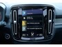 Volvo XC40 T3 AUT8 163PK R-Design | Panoramadak | Rondomzicht camera | Elektrisch verstelbare voorstoelen | Harman Kardon audio | Trekhaak semi elektrisch inklapbaar | 19" Lichtmetalen velgen | Stoel- & Stuurwielverwarming