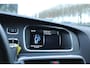 Volvo V40 T2 Automaat Momentum| Achteruitrijcamera | Stoelverwarming voor | Full map navigatie | Cruise control | Bluetooth | Extra getint glas| Verwarmbare voorruit