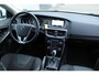 Volvo V40 T2 Automaat Momentum| Achteruitrijcamera | Stoelverwarming voor | Full map navigatie | Cruise control | Bluetooth | Extra getint glas| Verwarmbare voorruit