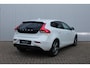 Volvo V40 T2 Automaat Momentum| Achteruitrijcamera | Stoelverwarming voor | Full map navigatie | Cruise control | Bluetooth | Extra getint glas| Verwarmbare voorruit