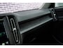 Volvo XC40 1.5 T2 Momentum Core | Trekhaak | Navigatie | Climate control | Apple Carplay / Android Auto | Parkeersensoren achter | Dealer onderhouden | Cruise Control |